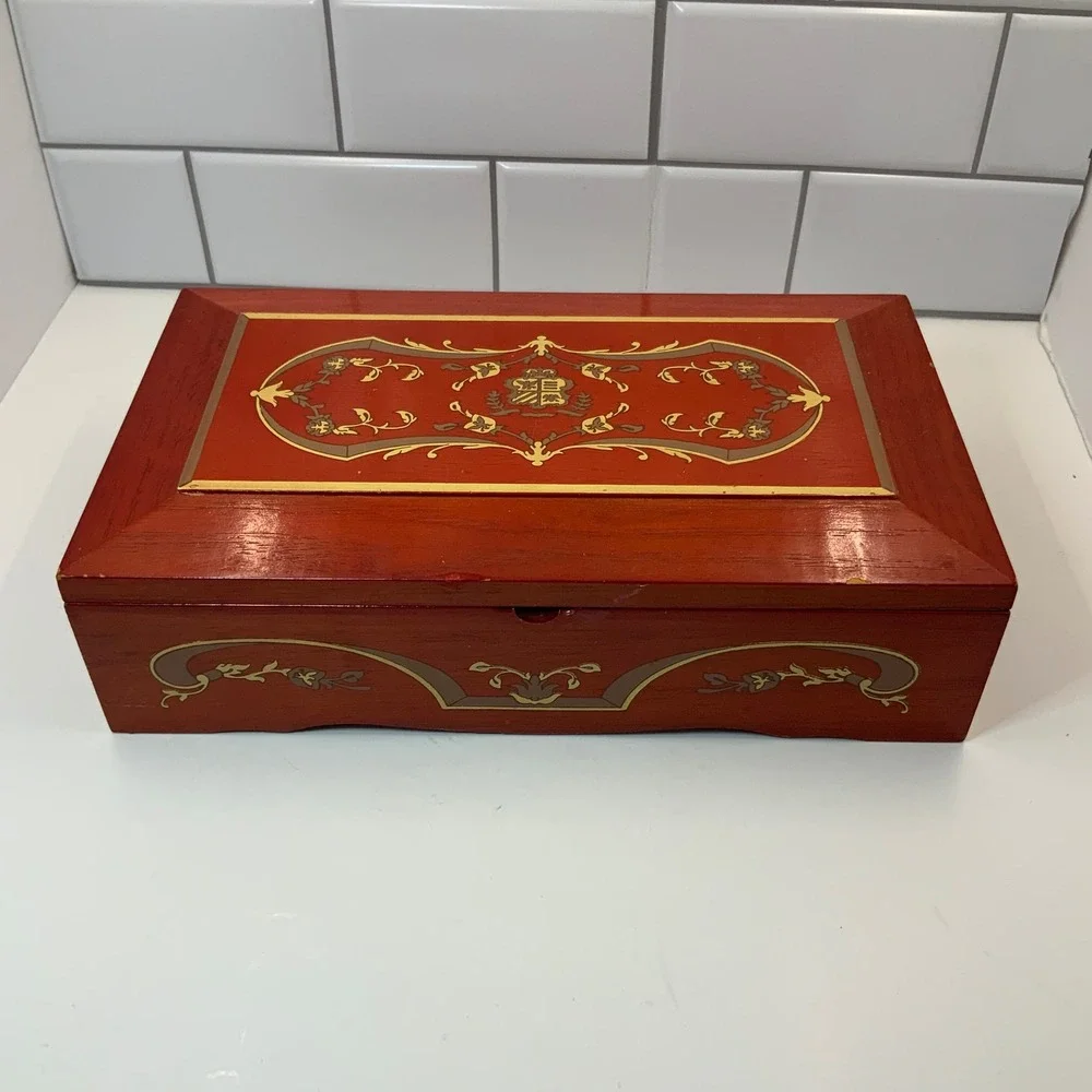 Vintage Princess Marcella Borghese Red Wooden Musical Jewelry Box Green Velvet